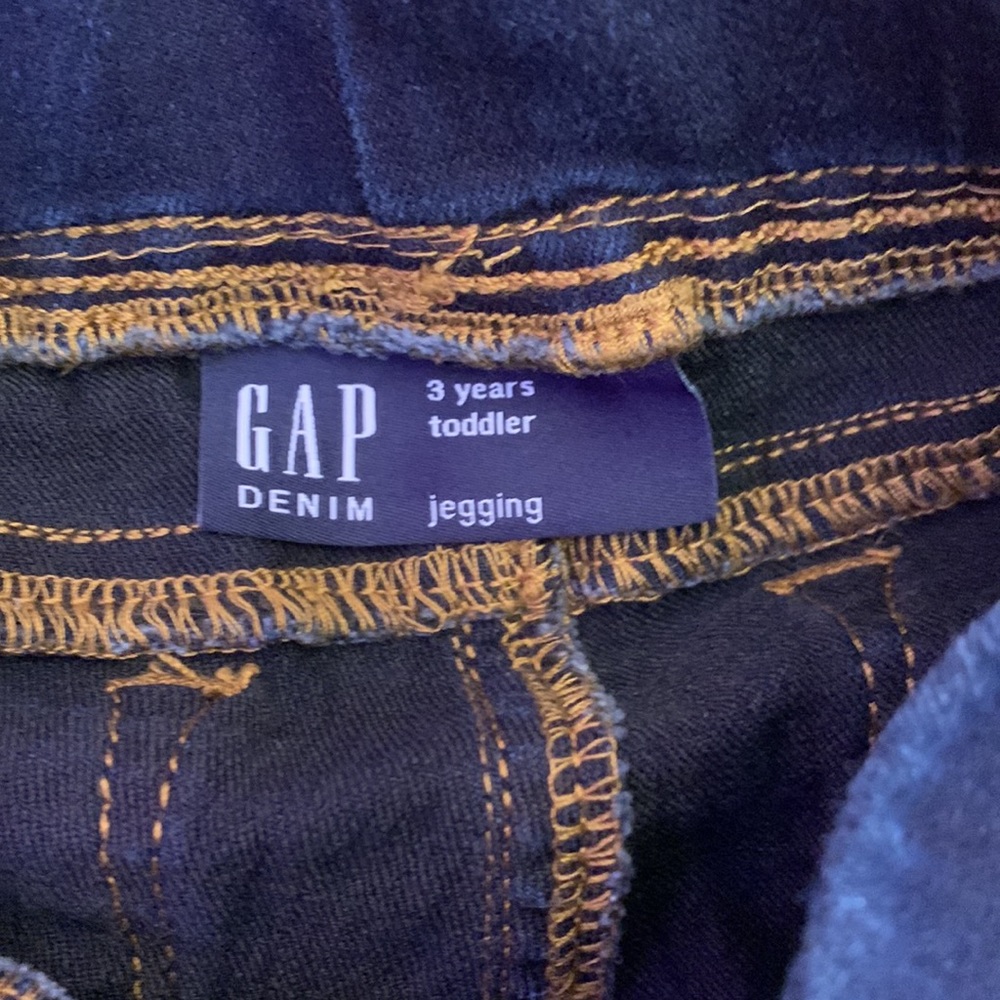 GAP Jeans - Picture 2 of 2